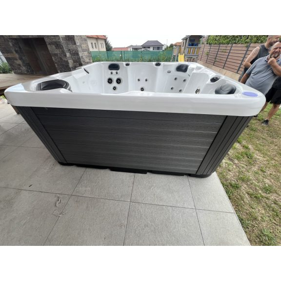 REVOLUTION TRIDENT jakuzzi 200x200x90 cm