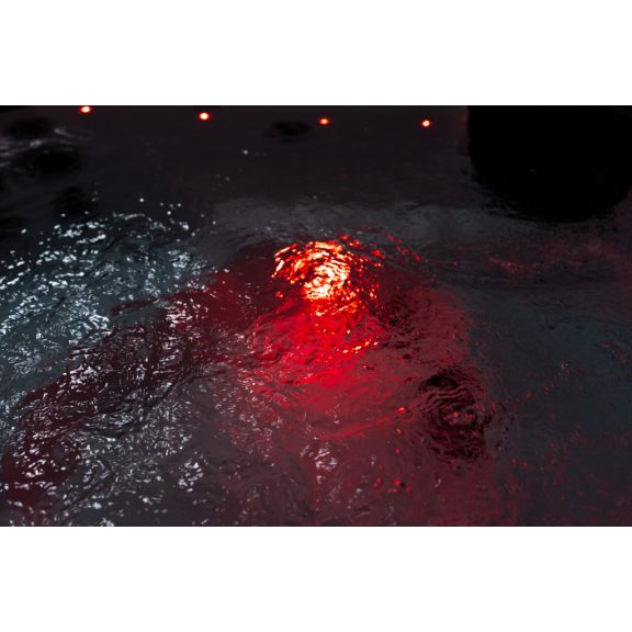 Revolution-spa Earth 200x200x80 7 fős jakuzzi