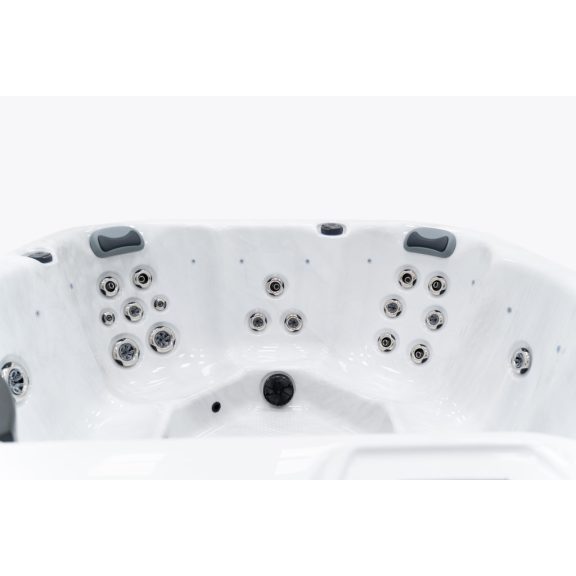 Revolution-spa Earth 200x200x80 7 fős jakuzzi