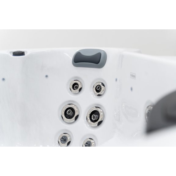 Revolution-spa Earth 200x200x80 7 fős jakuzzi