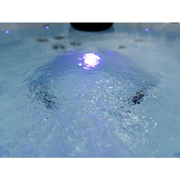 Revolution-spa Mars 200x200x80 5 fős jakuzzi