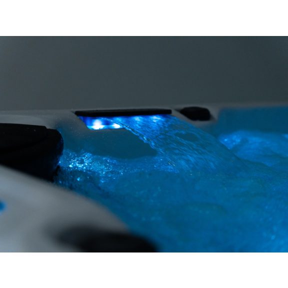 Revolution-spa Neptune 200x200x80 5 fős jakuzzi