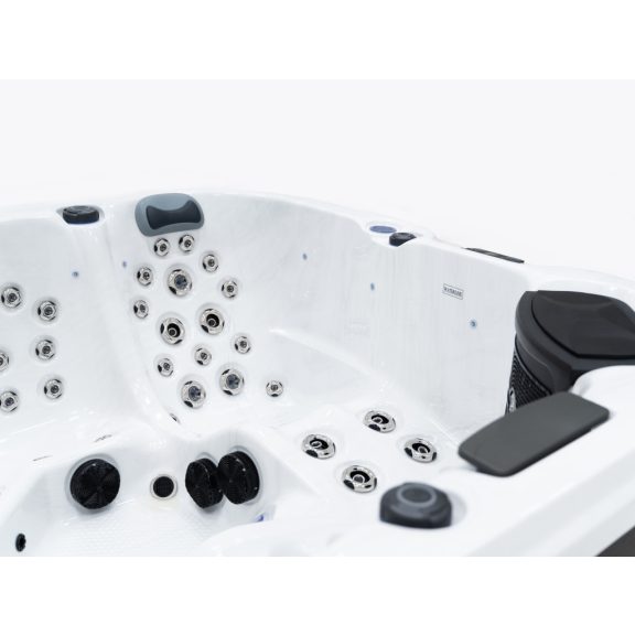 Revolution-spa Neptune 200x200x80 5 fős jakuzzi