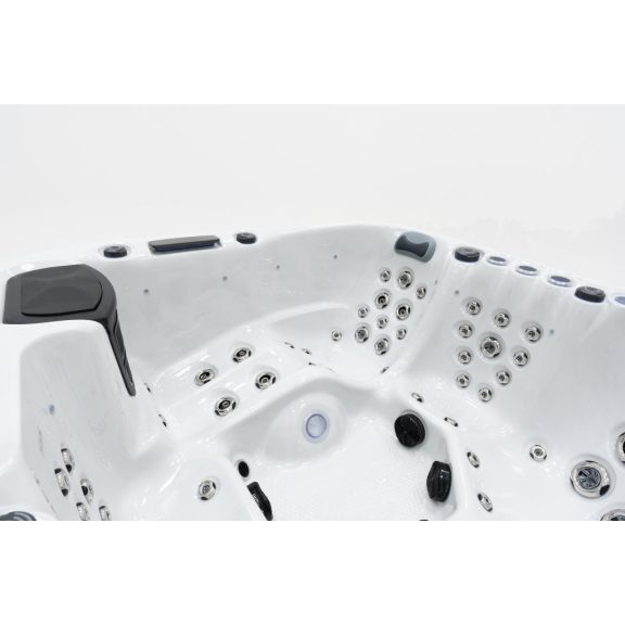 Revolution-spa Pluto 200x200x80cm 5 fős jakuzzi