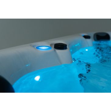 Revolution-spa Saturn 200x200x80 6 fős jakuzzi