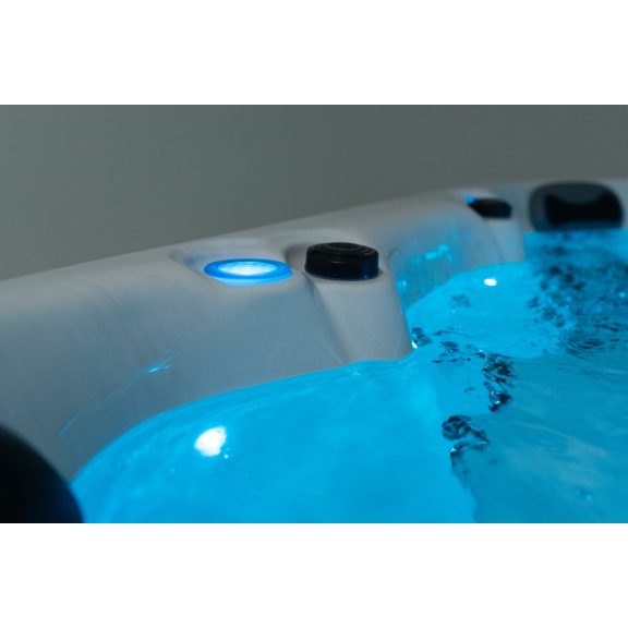 Revolution-spa Saturn 200x200x80 6 fős jakuzzi