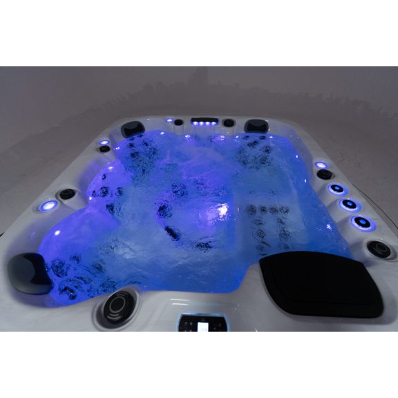 Revolution-spa Saturn 200x200x80 6 fős jakuzzi