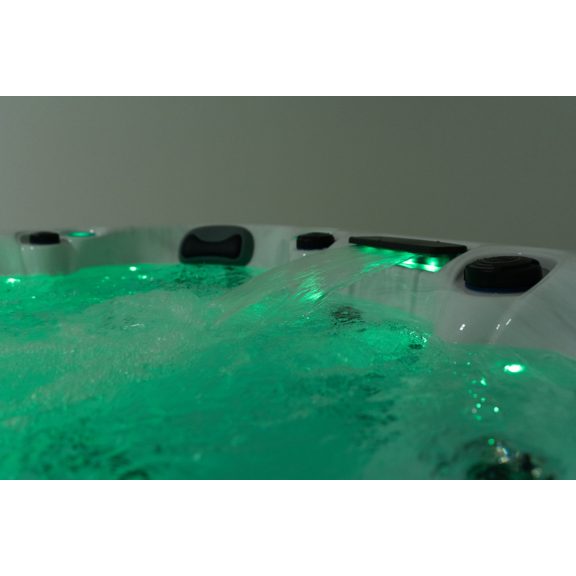 Revolution-spa Saturn 200x200x80 6 fős jakuzzi