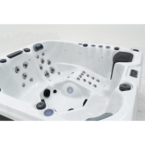 Revolution-spa Saturn 200x200x80 6 fős jakuzzi