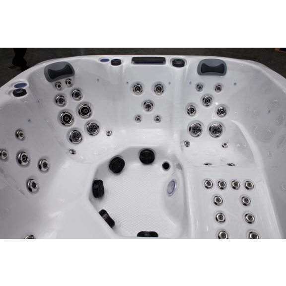 Revolution-spa Saturn 200x200x80 6 fős jakuzzi