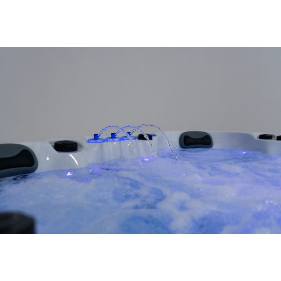 Revolution-spa Uranus 200x200x80cm 5 fős jakuzzi