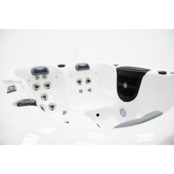 Revolution-spa Mercury 213x165x80 3 fős jakuzzi