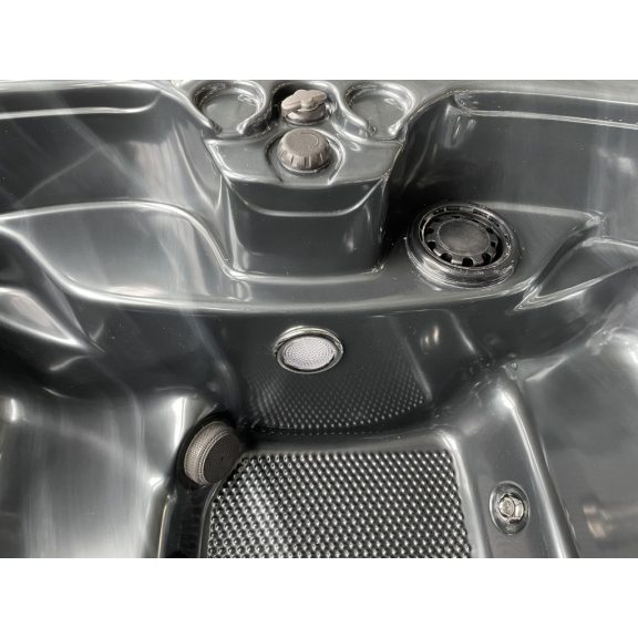 SpaBerry SB3 2 személyes jakuzzi 230x125x72cm