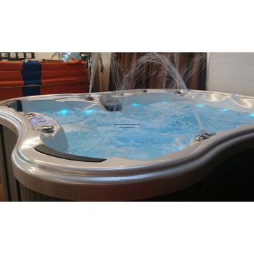 WaterW Sanremo Jakuzzi 240 x 220 x 94 cm