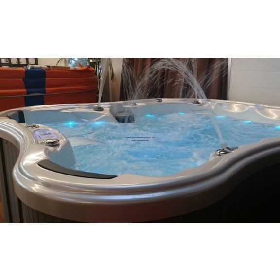WaterW Sanremo Jakuzzi 240 x 220 x 94 cm