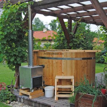   Észt vörösfenyő dézsa 240 cm külső alumínium kályhával 27kw++