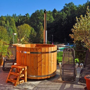   Észt vörösfenyő fürdő dézsa 220 cm alumínium külső kályhával (35kw)++